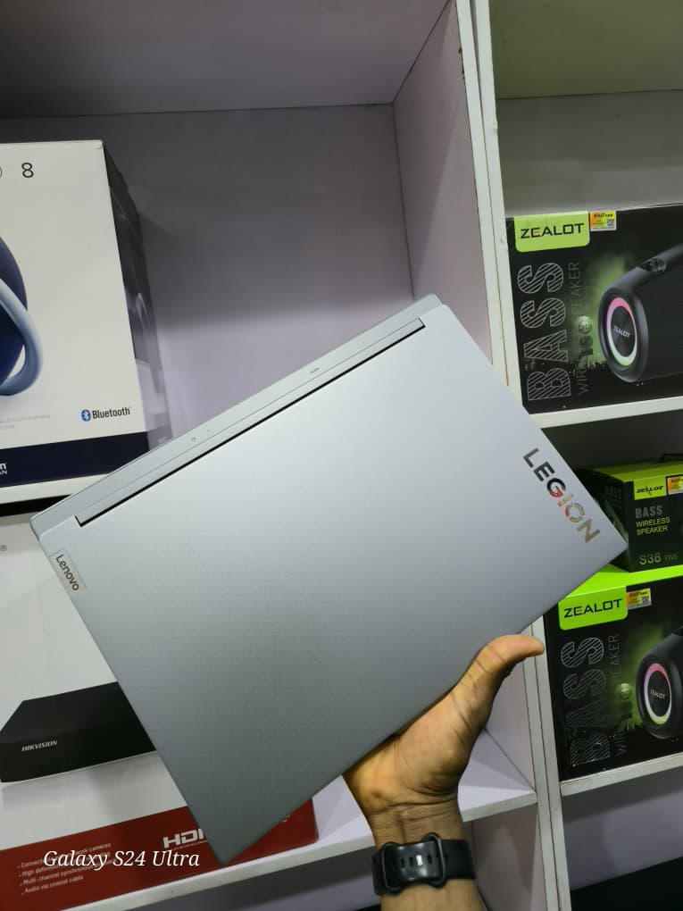 LENOVO LEGION Y7000 IRX9 GAMING PC