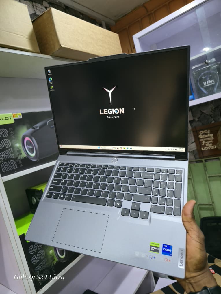 LENOVO LEGION Y7000 IRX9 GAMING PC