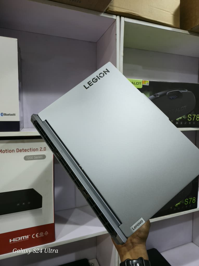 LENOVO LEGION Y7000 IRX9 GAMING PC