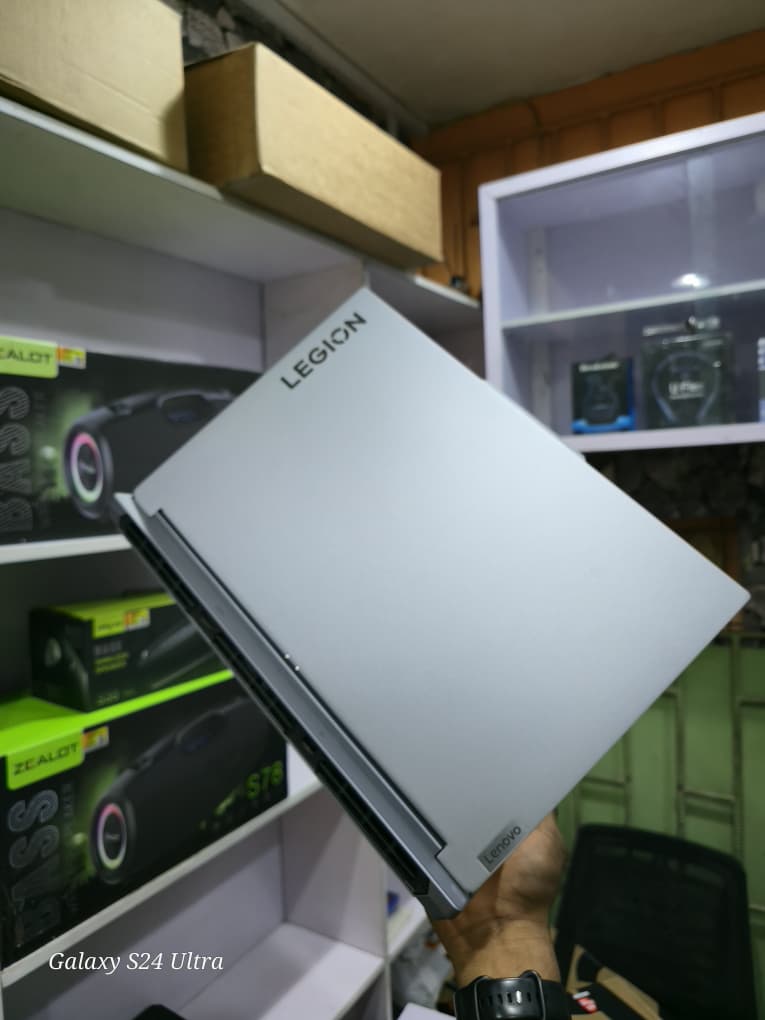 LENOVO LEGION Y7000 IRX9 GAMING PC
