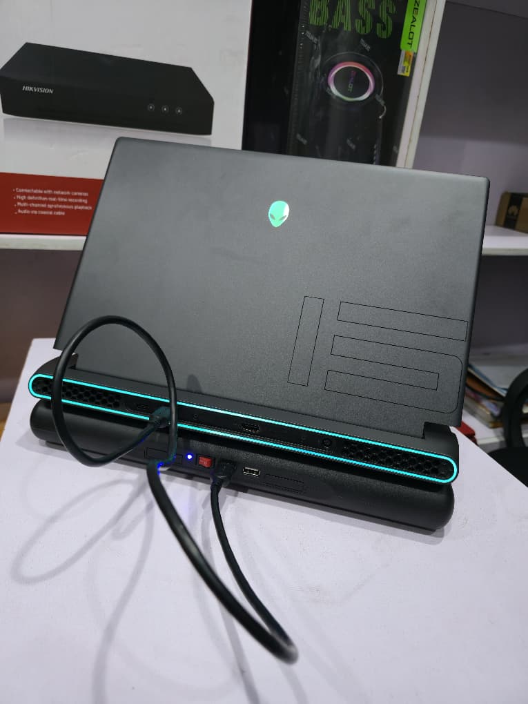 DELL ALIENWARE M15 R7