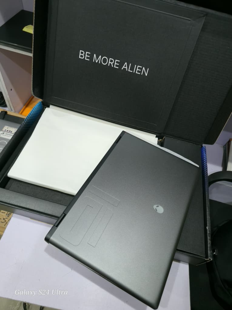 DELL ALIENWARE M16 R2